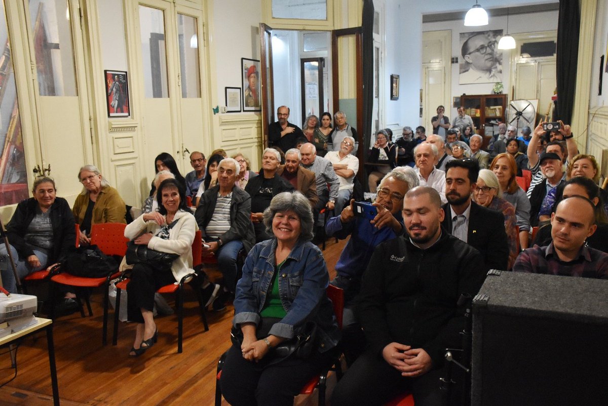 🇨🇺 Presentación del Área de Estudios sobre Cuba del CEFMA - PCA con la presencia del Embajador Pedro Prada Quintero y personal diplomático de la Embajada de Cuba en Argentina. 

#CubaNoEstaSola