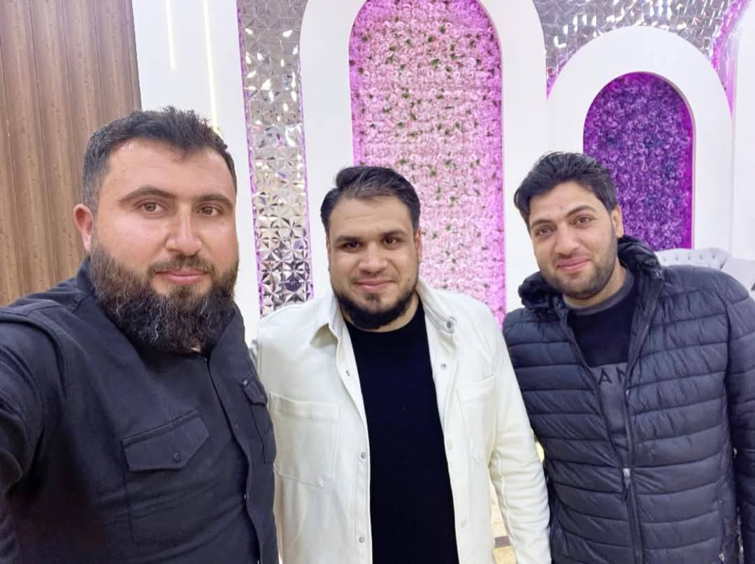 حضرنا مع الأخوة الكرام في #شبكة_أخبار_المعارك لدعوة إفطار في هذا البوم التقينا خلالها مع جميع طيب من الثوار الأصيلين وأهل الشرف والمروءة والعزة

هذه الوجوه التي أسقطت الأسد ونظامه وأرغمت أنف روسيا في الأرض وأجبرت إيران وميليشياتها على جر ذيول الخيبة وراءها