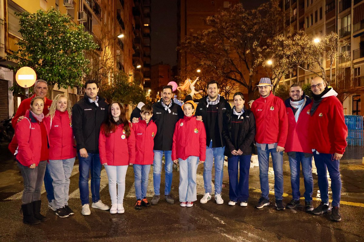 AjMislata's tweet photo. 🎉 L'alcalde @CarlosFBielsa ha sigut convidat per la Falla Pere Maria Orts i Bosch per a compartir el sopar de la Plantà Infantil de les #Falles2025.
🔥 #MislataEnFalles https://t.co/0GRq3m1H26