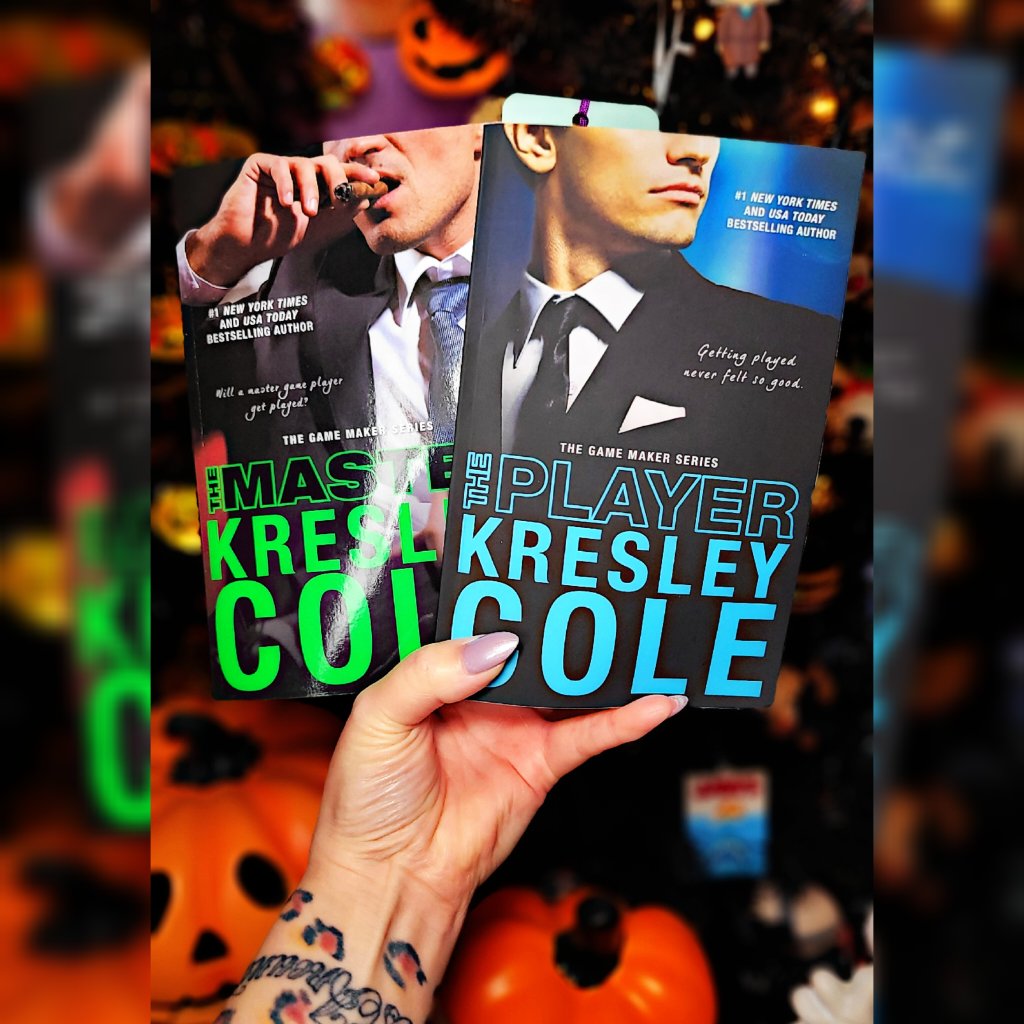 SpookyHorrorGal's tweet photo. Last read vs. current read. 
@kresleycole
#books #bookish #smut #smutreader #darkromance #bookworm #kresleycole https://t.co/xuELUK81dW