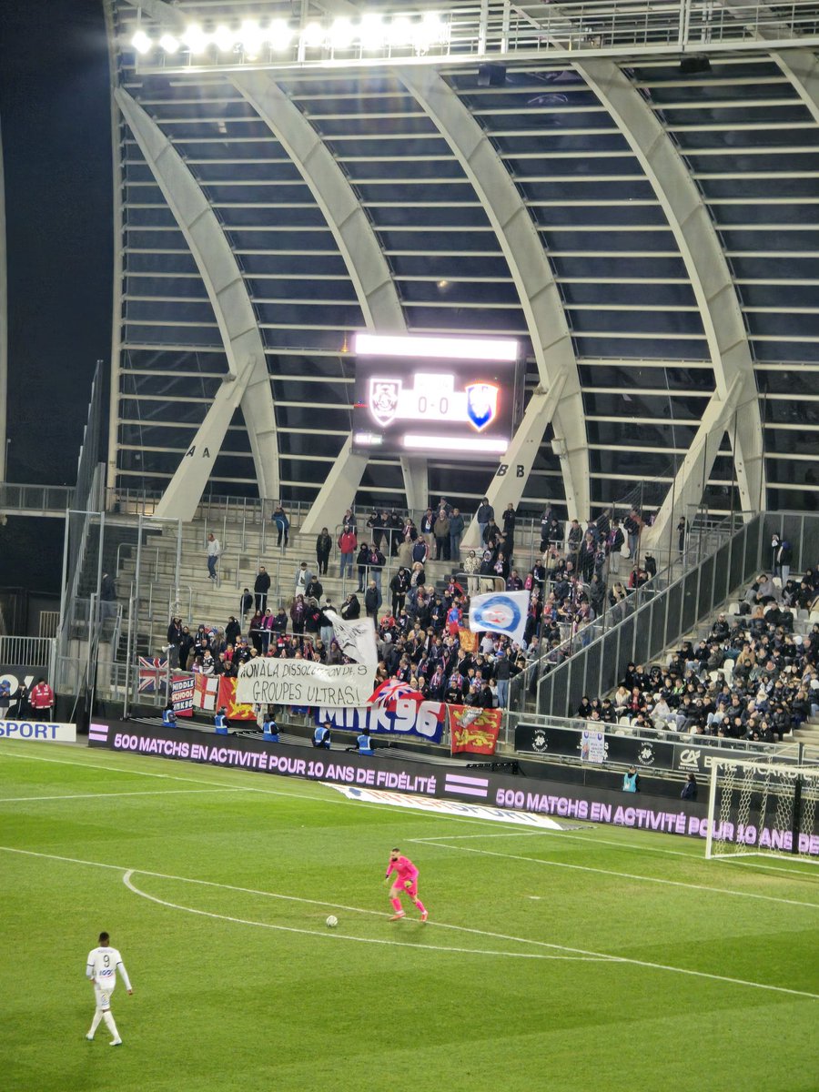 _Obito80's tweet photo. Ministère de l’intérieur, il semblerait qu’Amiens et Caen aient un message pour vous #ASCSMC https://t.co/aohoxAWqRf