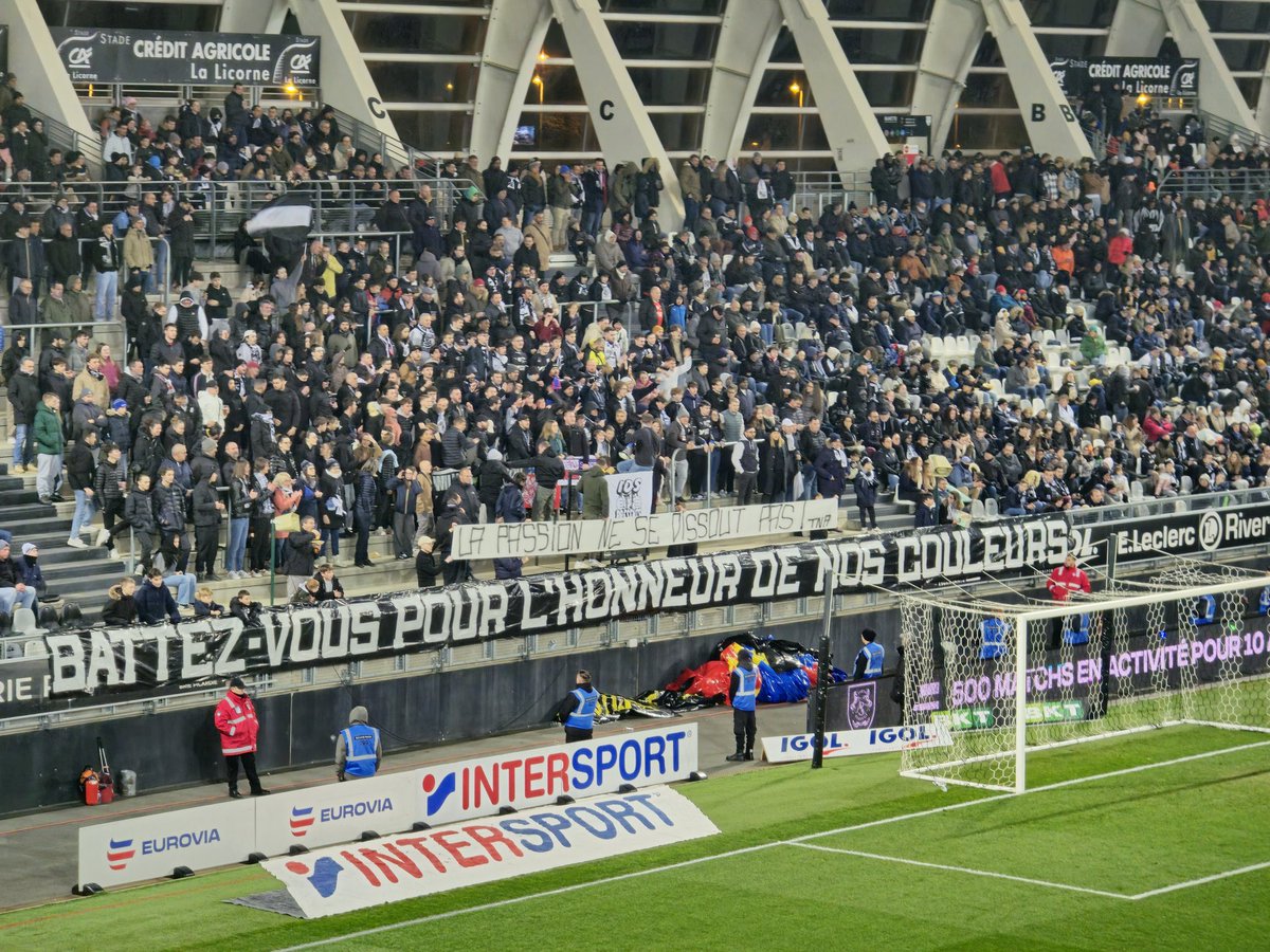 _Obito80's tweet photo. Ministère de l’intérieur, il semblerait qu’Amiens et Caen aient un message pour vous #ASCSMC https://t.co/aohoxAWqRf