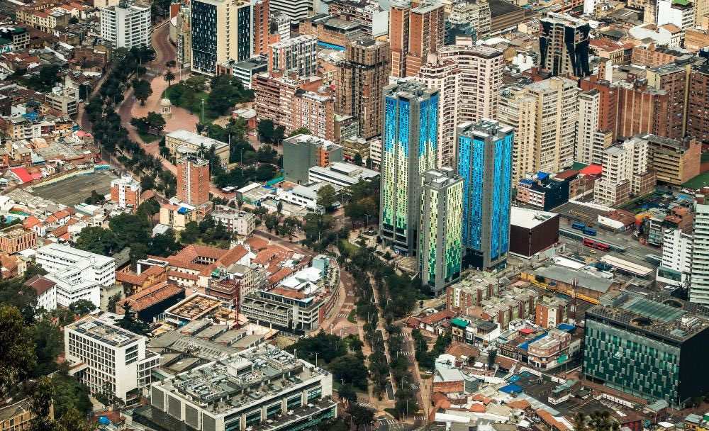 DesarrolloBta's tweet photo. #AquíSíPasa 📰 | Pago por Resultados: Bogotá marca un hito en América Latina con su nuevo modelo de innovación basado en alinear la inversión pública con el cumplimiento de resultados medibles y verificables.

Este hito es posible gracias a la alianza entre la @DesarrolloBta y el programa @mas_pxr, con el respaldo del brazo de innovación y venture capital del @el_BID, la Secretaría de Estado para Asuntos Económicos del Gobierno de Suiza (SECO) y @fundcorona.

Lee más ➡️ https://t.co/y3NmFCHm6b