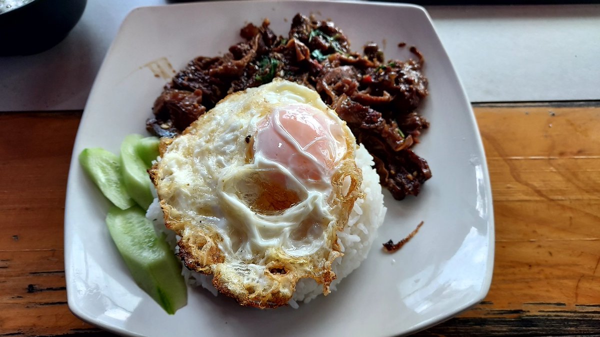 tong3132's tweet photo. แซ่บหลายเด้อ..ข้าวกระเพราเนื้อตุ้น+ไข่ดาว https://t.co/YiJBo7FWoS