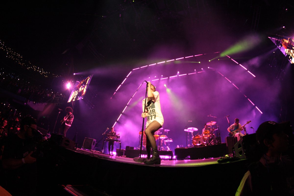 BizarroLiveCo's tweet photo. Hace 2 años tuvimos a @paramore haciendo un sold out en Bogotá pero aún lo sentimos como si hubiera sido ayer🤩🔥¿Cuál fue su momento favorito? #NocheÉpica https://t.co/uYjx9zUSCL