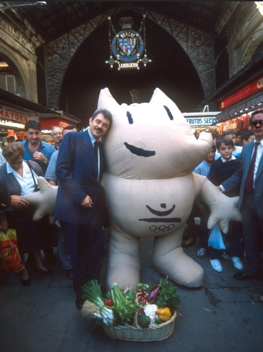 YofuiaEGB's tweet photo. Tal día como hoy, hace 37 años se presentó Cobi, la mascota de los Juegos Olímpicos de Barcelona '92. https://t.co/qYbOMliJNN