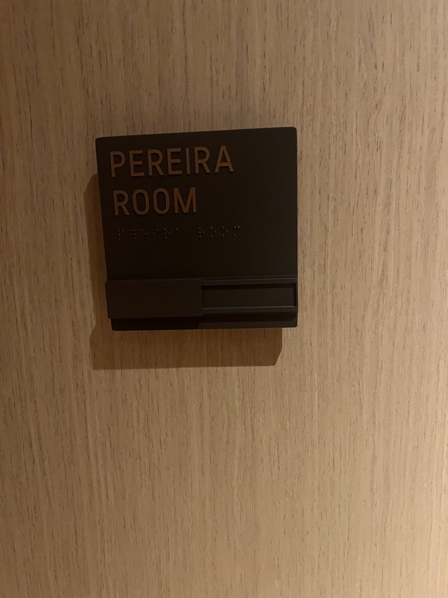 zachharknessmma's tweet image. Just got done talking with the man himself, he had an office in my building the whole time. We had a great chat about abolishing daylight savings time and big ank time in one bill. More #bosstalks soon