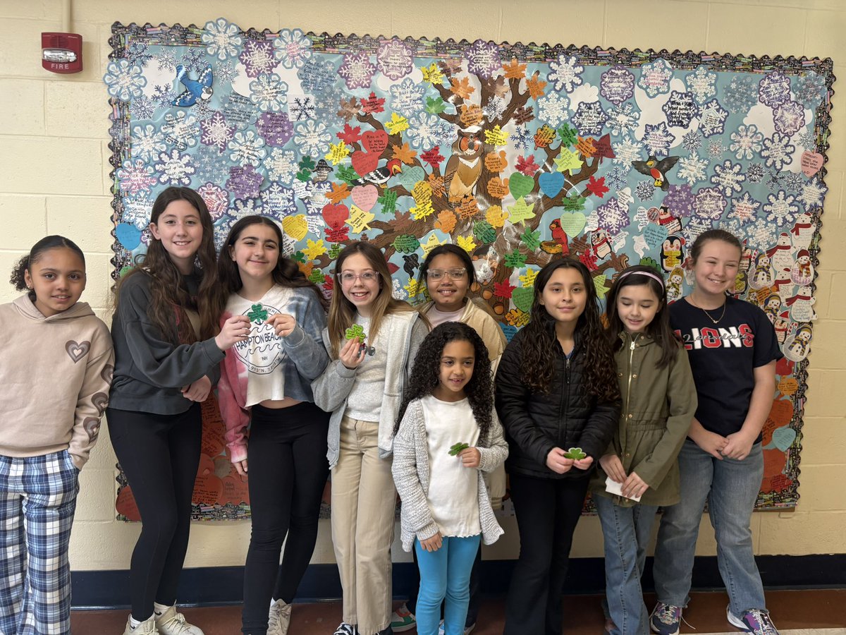 SchoolLonsdale's tweet image. 🌟Kindness is ROARING at Lonsdale! 🦁💙 As we wrap up Trimester 2, our students have shown 322 acts of kindness, bringing our yearly total to 923! 🍀 Let’s keep the kindness growing into Trimester 3! #CloversOfKindness #LonsdaleLions #KeepRoaring