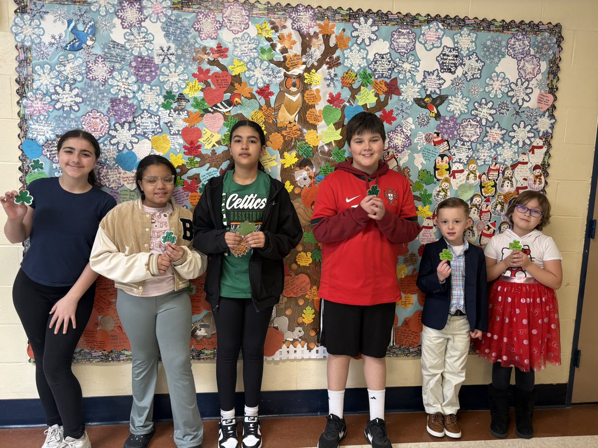 SchoolLonsdale's tweet image. 🌟Kindness is ROARING at Lonsdale! 🦁💙 As we wrap up Trimester 2, our students have shown 322 acts of kindness, bringing our yearly total to 923! 🍀 Let’s keep the kindness growing into Trimester 3! #CloversOfKindness #LonsdaleLions #KeepRoaring