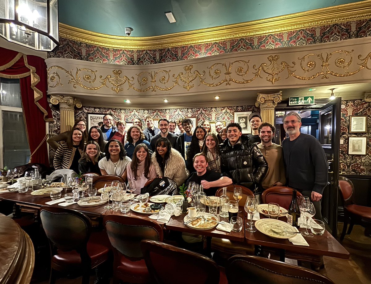 First night in London at The Victoria. La familia.