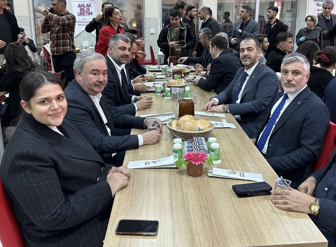 ✅AK Parti Genel Başkan Yardımcımız Sn. Mustafa Şen, İl Başkanımız Sn. Mehmet Uncu, Milletvekillerimiz Sn. Faruk Kılıç, Sn. Muhammed Adak, teşkilat üyelerimiz ve STK Temsilcileri ile birlikte Artuklu Üniversitesinde düzenlenen iftar programına katılım sağladık