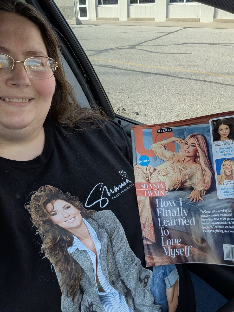 Heather Lπππ (@heathersrt) on Twitter photo Found the Us Weekly <a href="/ShaniaTwain/">Shania Twain πππ</a> cover while wearing my <a href="/shaniatwainfnd/">shaniatwainfoundation</a> shirt! Found the Us Weekly <a href="/ShaniaTwain/">Shania Twain πππ</a> cover while wearing my <a href="/shaniatwainfnd/">shaniatwainfoundation</a> shirt!