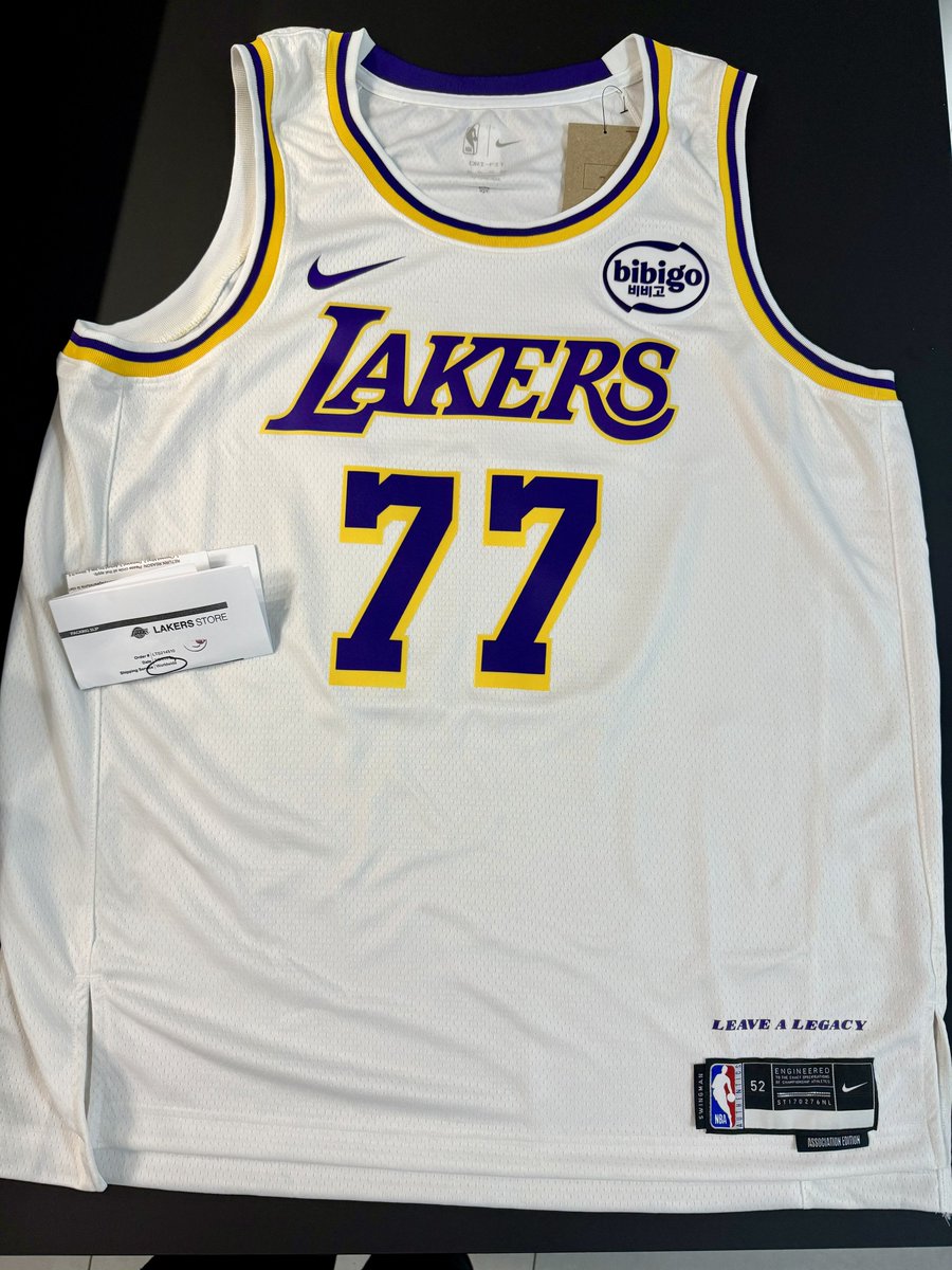 DelbonoRoberto's tweet photo. #150 @ZenoPisani .. arrivata finalmente dal Lakers store di El Segundo .. lasciamo stare i costi di trasporto e sdoganamento #nbajerseys #nbacollection https://t.co/dqJkNM1dhd