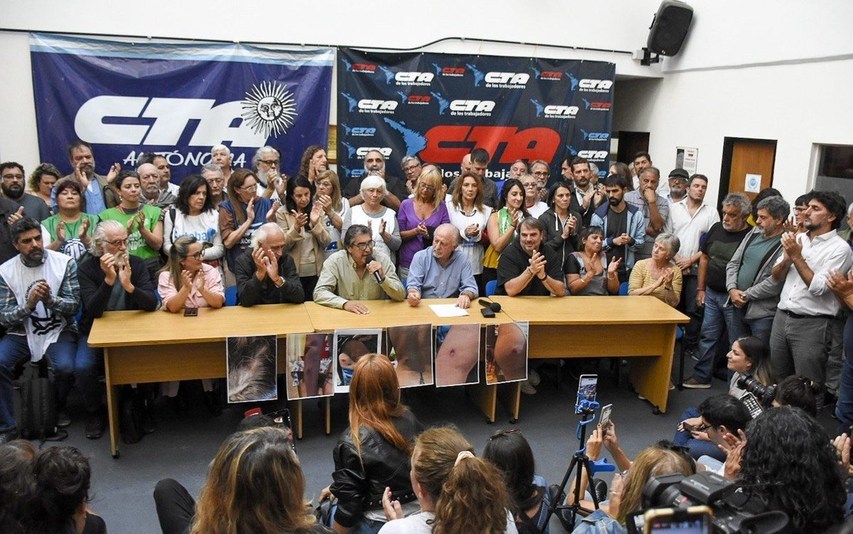 🇦🇷 ARGENTINA | As duas CTAs, Central Única dos Trabalhadores da Argentina, anunciaram em recente coletiva de imprensa que irão somar-se à luta dos aposentados do país, exigindo a renúncia da Ministra de Segurança, Patricia Bullrich, corresponsável pela feroz repressão dos últimos