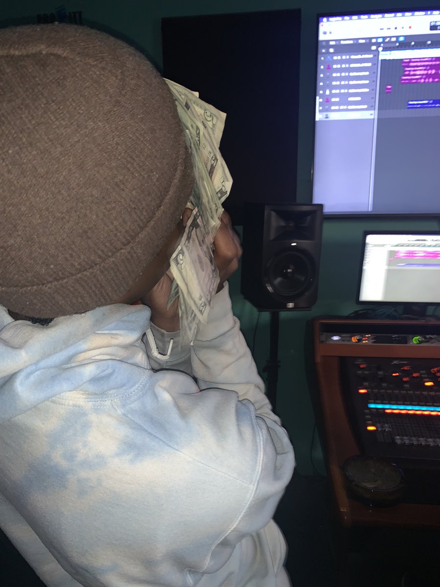 RAWDEINE_COWBOY's tweet image. Jumpin Out The Coupe knocked the cup over spilled Liquor🤧.. #BPMC 4.23