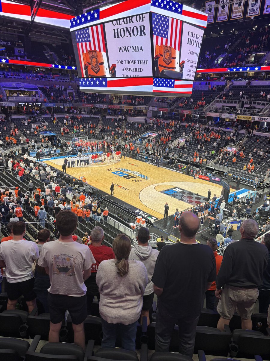 PapasGamblingCo's tweet photo. Illinois went back to the locker room during the national anthem… Maryland moneyline loading in. Completely disrespectful
@bigten @barstoolsports @IlliniMBB https://t.co/ZIb5mfkAPU