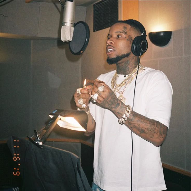 MelaninPlayKingz (@melaninplay) on Twitter photo Cโmere fine shyt๐ <a href="/torylanez/">Tory Lanez</a>
#melaninplaykingz #melaninking #torylanez #freetory #freetorylanez #quarentineradio Cโmere fine shyt๐ <a href="/torylanez/">Tory Lanez</a>
#melaninplaykingz #melaninking #torylanez #freetory #freetorylanez #quarentineradio