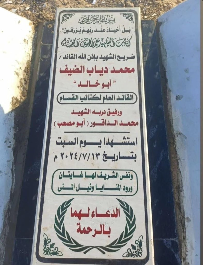 KhaledSafi's tweet photo. هنا يرقد رجل الظل وسيد الرجال
يا فلسطين، كيف يحتمل ترابك أن يوارى فيه رجل بحجم أمة؟ 
كيف تتسع حفرةٌ صغيرة لرجل ملأ الأرض صمودًا، وأرعب عدوًّا لم يعرف له صورةً ولا مأمنًا؟ 
كيف تسلّم الروح إلى بارئها قامةٌ سامقةٌ لم تنحنِ إلا لله، وسيفٌ لم يُغمد إلا على دماء المحتلين؟  

محمد الضيف.. اسمٌ لا يُنطق إلا همسًا، ظلٌّ لا يُرى إلا حيث يهتز العدو هلعًا، طيفٌ يتنقل بين دهاليز الليل، وقلبٌ يسابق الرصا��، ورجلٌ أمضى ستين عامًا من عمره لا يعرف إلا الجهاد، لا يبيت في مكانٍ مرتين، ولا يألفُ من الأرض إلا خنادقها، ولا يسكنُ من الفضاء إلا ��رب الطائرات التي تلاحقه، ولا يعرف من السكينة إلا حُلم النصر الذي عاش له ومات دونه.  

رحل أبو خالد، رجلٌ ما عرفت له الأمة نظيرًا، قائدٌ نادى في الطوفان: هلموا إلينا! 
فلبّاه الأحرار، وخذلته الجموع، وسار وحده ومن معه في أشرس معركة شهدها هذا العصر، حتى هزّ العالم وأيقظ القلوب الغافية.  

رحل الرجل الذي جعل الاحتلال يقضي عقودًا في ملاحقته، فجعلوه المطلوب الأول، لكنه كان يراهم المهدورين الأول، عاش يطاردهم ولم يكن يومًا مطارَدًا، وكانوا يحسبونه واحدًا، لكنه كان في كل بيت، في كل نفق، في كل قلب حرّ.  

اليوم بكته فلسطين كما لم تبكِ أحدًا من قبل، وبكته غزة التي حمل را��تها، وأبكته الأمة التي دعاها للجهاد فلم تلبِّ، وبكاه الرجال الذين حملهم سيفًا على الطريق فحملوا من بعده الراية.  

أي رجلٍ فقدنا! 
وأي قائدٍ غاب عن ساحات الجهاد! 
وأي عارٍ أن نودّعه وقد نادى فلم نجب، ودعانا فلم ننهض، وخاض وحده معركة الأمة كلها بينما كان أكثرها بين متفرجٍ وصامت!  

الضيف لم يمت، فالموت للأجساد، أما أرواح العظماء فهي لعنةٌ على أعدائهم، وبركانٌ يتقد تحت أقدام الظالمين، وكما قالها يومًا: سننتصر، وإن لم ننتصر، سيأتي من بعدنا من يحمل الراية وينتصر.

نم قرير العين، أبا خالد، فما زرعته في أرض المقاومة لن يُقلع، وما أعددته من الرجال لن يُهزم، وما أرسيتَه من الطوفان لن يجفّ، وسيروي التاريخ أن الضيف لم يمت، بل صار خالدًا في ذاكرة الأحرار، مخلّدًا في قلوب المقاومين، وأنه، وإن غ��ب الجسد، فقد بقيت روحه تهدر كما يهدر البحر، حتى يزول الاحتلال على يد من تركهم خلفه أبطالًا لا يساومون.