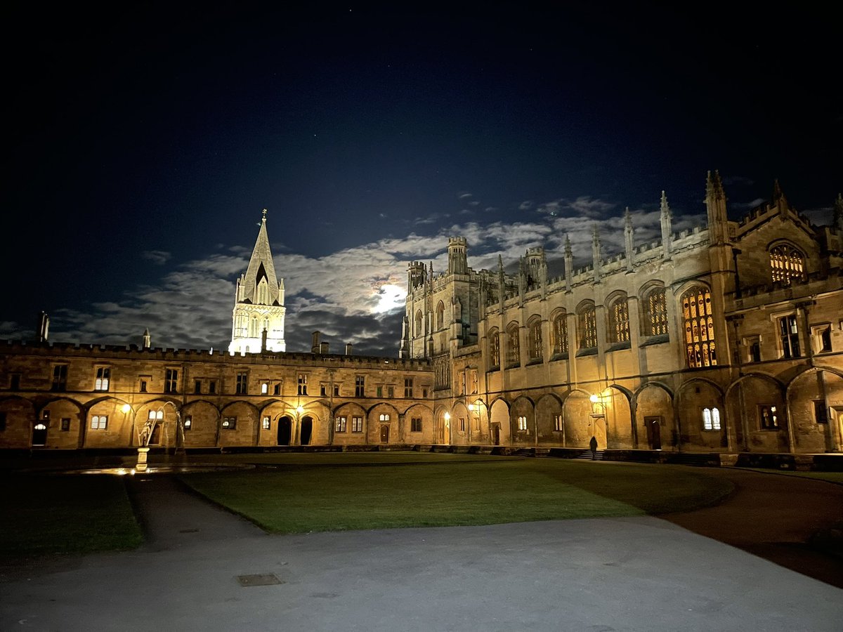 Christ Church, Oxford, by moonlight. 🌝