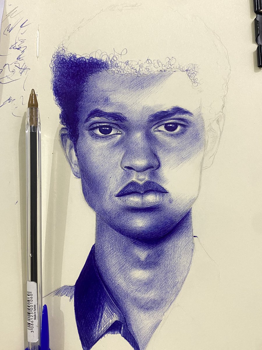 شكلي مطوله فيها 🫠
سكتش بالقلم الازرق الجاف مقاس الورق A5