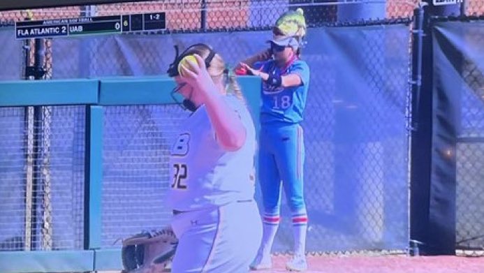 no context college softball (@contextsoftball) on Twitter photo 