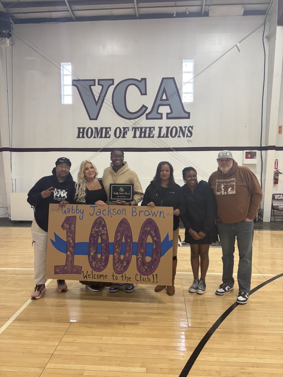 Congrats to our #VCAGal for joining the 1K Points Club. Gabby Jackson-Brown is the 2nd player this year to join the club. Because it happened at the end of the season, we presented her with the plaque at chapel this morning. Gabby is headed to play at Sac City next season. 🦁🏀❤️