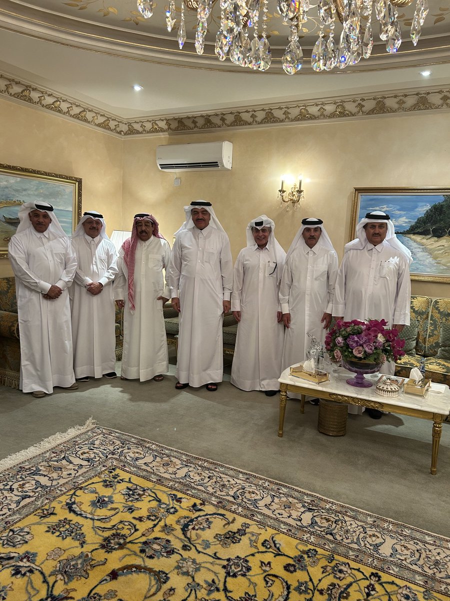AMAKhulaifi's tweet photo. "أصدقائي الأعزاء،  
لا يسعني إلا أن أعبر عن عميق امتناني لكم على قبول دعوتي في  هذه الأمسية الرمضانية الرائعة في منزلي. لقد كانت فرصة ثمينة لاستعادة ذكريات غالية من فترة عملنا معًا، تلك المرحلة التي كانت واحده من أهم مراحل العمل الدبلوماسي في بلادنا الحبيب قطر ،لقد كنتم دائمًا مصدر إلهام ودعم . شكرًا لكم على الحضور وعلى هذه اللحظات الجميلة التي جمعتنا مرة أخرى .  
من اليمين السفير مبارك راشدالبوعينين 
والسفير حمد بن حمد  العطيه
والسفير محمد جهام الكواري والسفير سيف مقدم البوعينين والوزير محمد عبدالله الرميحي والسفير إبراهيم عبدالعزيز السهلاوي وصاحب  الدعوه السفير عبدالرحمن محمد الخليفي