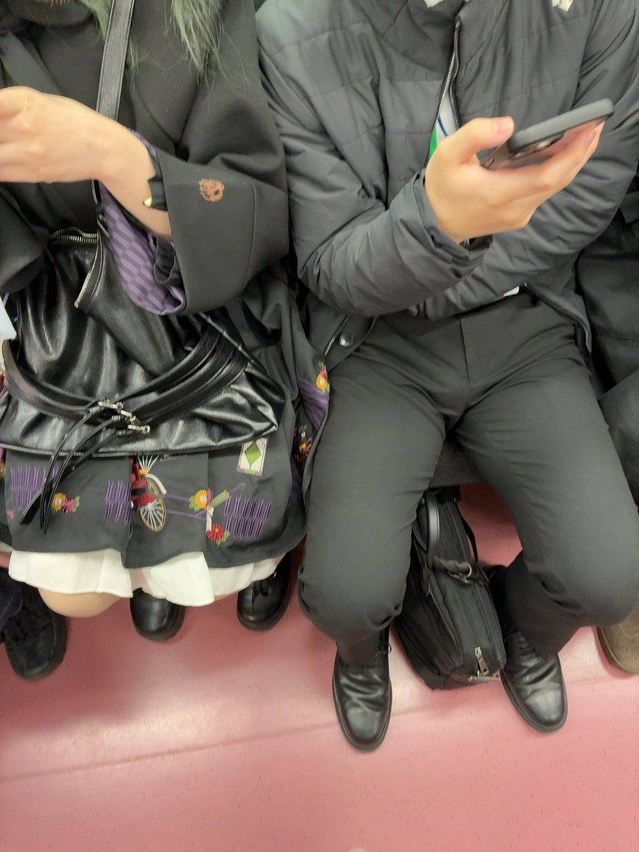 esukeesuke1's tweet photo. 男前な20代もっこり。ふくらはぎのピチピチ具合にもエロさを感じた。 https://t.co/wRTZI4sS5Y