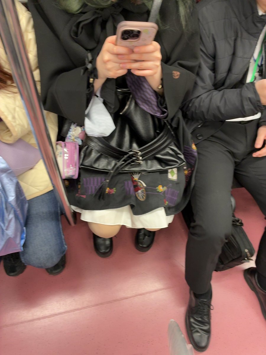 esukeesuke1's tweet photo. 男前な20代もっこり。ふくらはぎのピチピチ具合にもエロさを感じた。 https://t.co/wRTZI4sS5Y