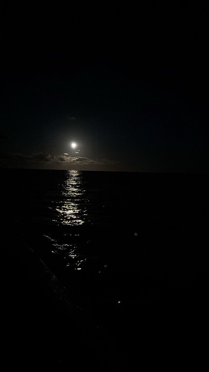 **🌕 FULL MOON ROWING – 580NM TO GO! 🚣‍♂️**  

The **moon is lighting the way** as we inch closer to Antigua—**just 580 nautical miles to go!** The Atlantic is eerily still, the surface like liquid silver under the moonlight. It’s a stunning sight, but the calm means **rowing feels