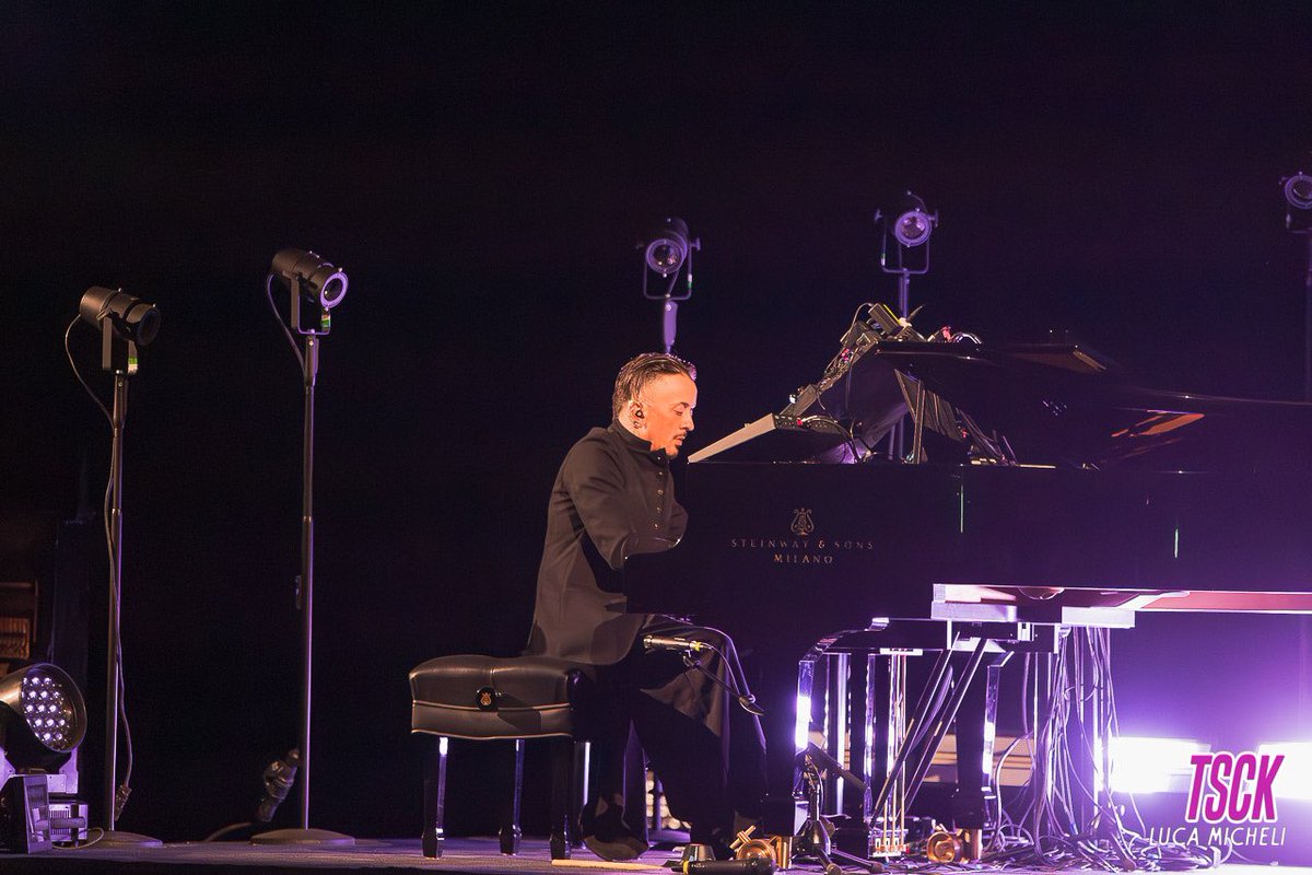 LucaphPhoto's tweet image. Dardust incanta Milano con #UrbanImpressionism : un viaggio tra musica e architettura, in una location strapiena. Ecco a voi come è andata…

sul sito thesoundcheck.it il racconto e le foto! 

@Dardust 

#thesoundcheck #dardust