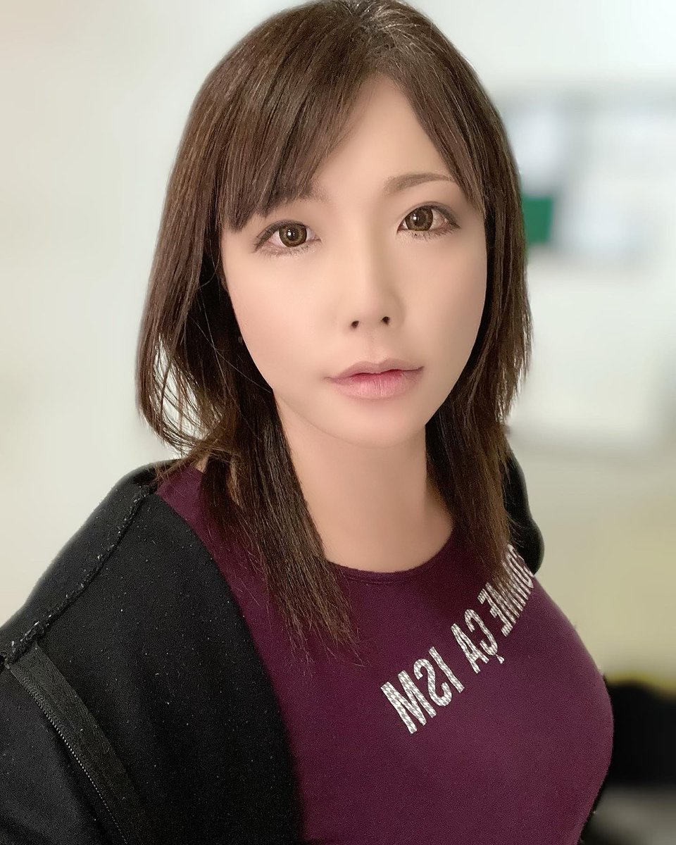 急な事故に見舞われて右足の膝上から下を失ってしまう重大な怪我を負ってしまったので、LIBEでのお仕事は今後どうなるかわからないです。

会いたいけど都合が合わなくて来られなかった皆様には大変申し訳ないですが引退もあると思います。

長い間、私を推してくれた皆様ありがとうございました。