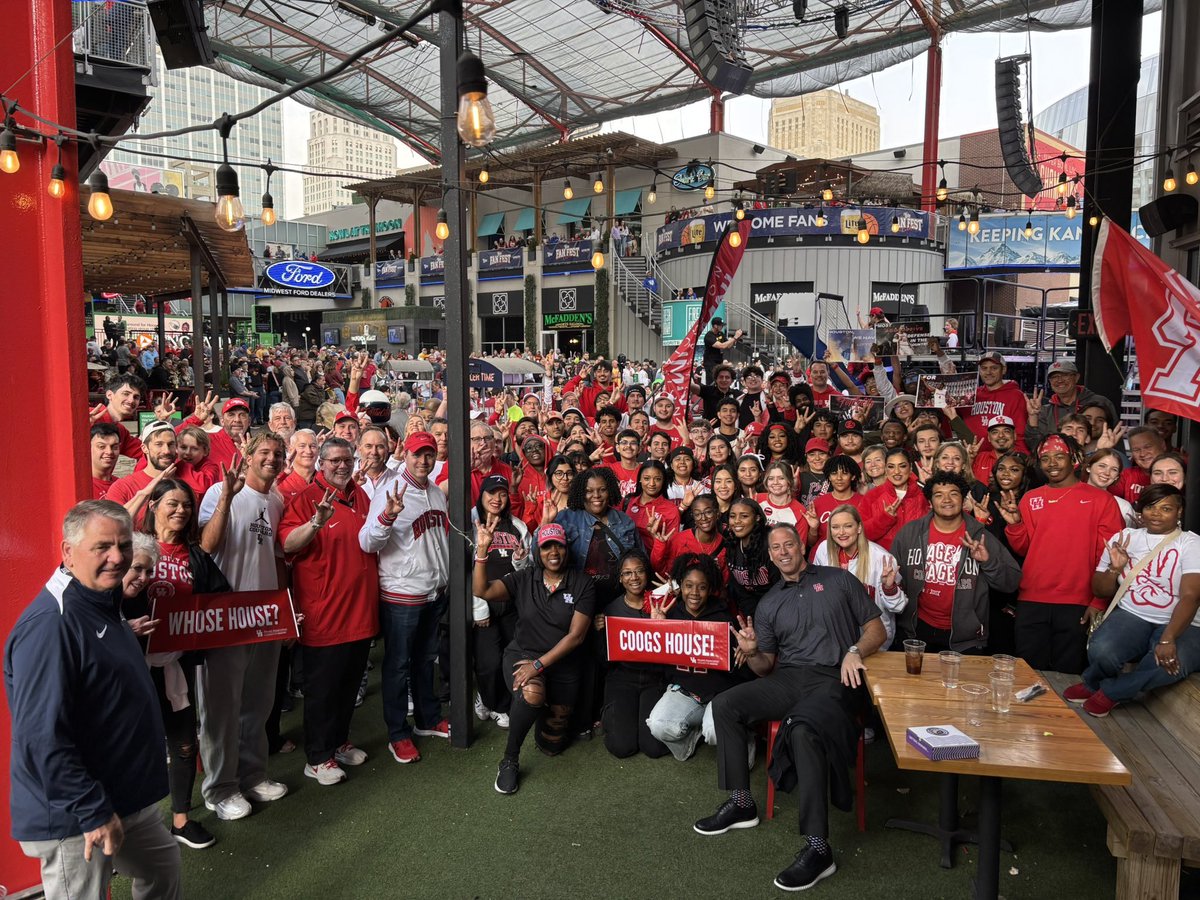 UHCougars's tweet photo. GO COOGS!! https://t.co/csShwKb4hO