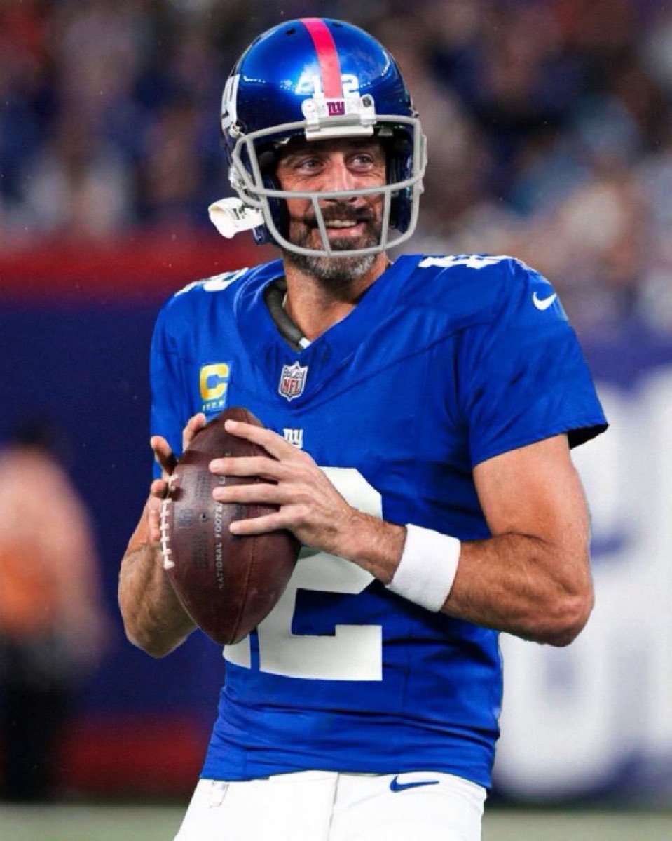 🚨BREAKING NEWS: The #Giants have signed QB Aaron Rodgers to a 3-year, 93 million dollar contract, per <a href="/AdamSchefter/">Adam Schefter</a>. 

Rodgers, one of the best QBs in the NFL, has found a new home.