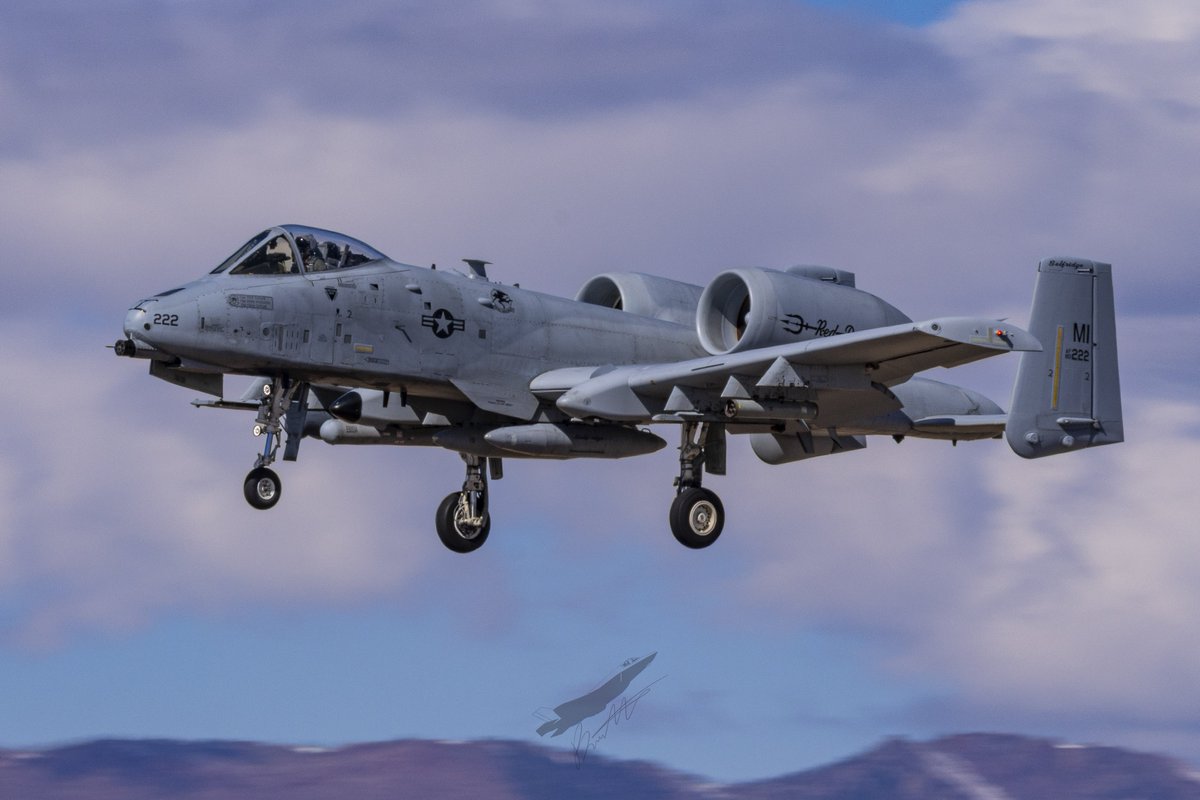 Bren_Horton's tweet photo. 3.8.25 | Red Devils stopping by for go go juice. 

5x Michigan ANG A-10Cs landing on RWY 17R @COSAirport 

#avgeek #aviation #aviationphotography #photography #Colorado #canon #KCOS https://t.co/P1ZdAY0boE