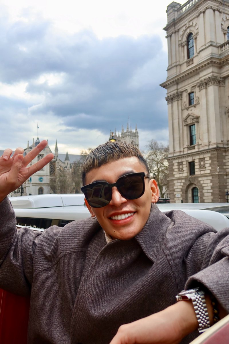 ALVINTure's tweet photo. LONDON HOP ON HOP OFF https://t.co/8MvKVNLKS3