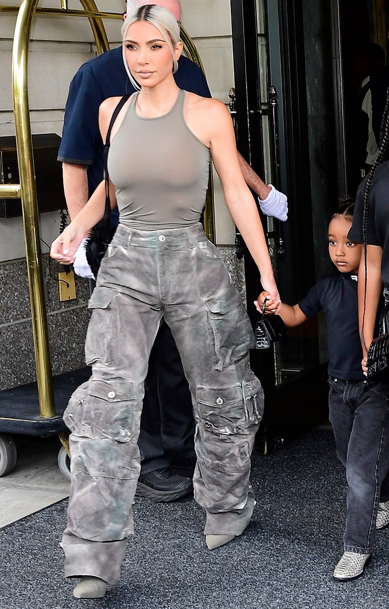 Brother of Liberty (@pulp_fictiony2k) on Twitter photo The '90s are alive and well in today's fashion!
 
From butterfly clips to cargo pants, these trends are back in full swing. 
What's your favorite '90s fashion comeback? 
Drop a pic if you're rocking it! #90sStyle #FashionRevival #KimKardashian The '90s are alive and well in today's fashion!
 
From butterfly clips to cargo pants, these trends are back in full swing. 
What's your favorite '90s fashion comeback? 
Drop a pic if you're rocking it! #90sStyle #FashionRevival #KimKardashian
