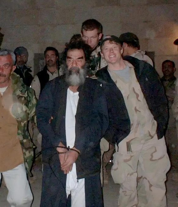 Tarihin En İlgi Çekici Anlarından Bazıları. 
İşte o tarihi uzun flooda başlıyoruz 🧶

1. Saddam Hüseyin Aralık 2003'te ABD ordusu tarafından yakalandı.

(FLOOD)