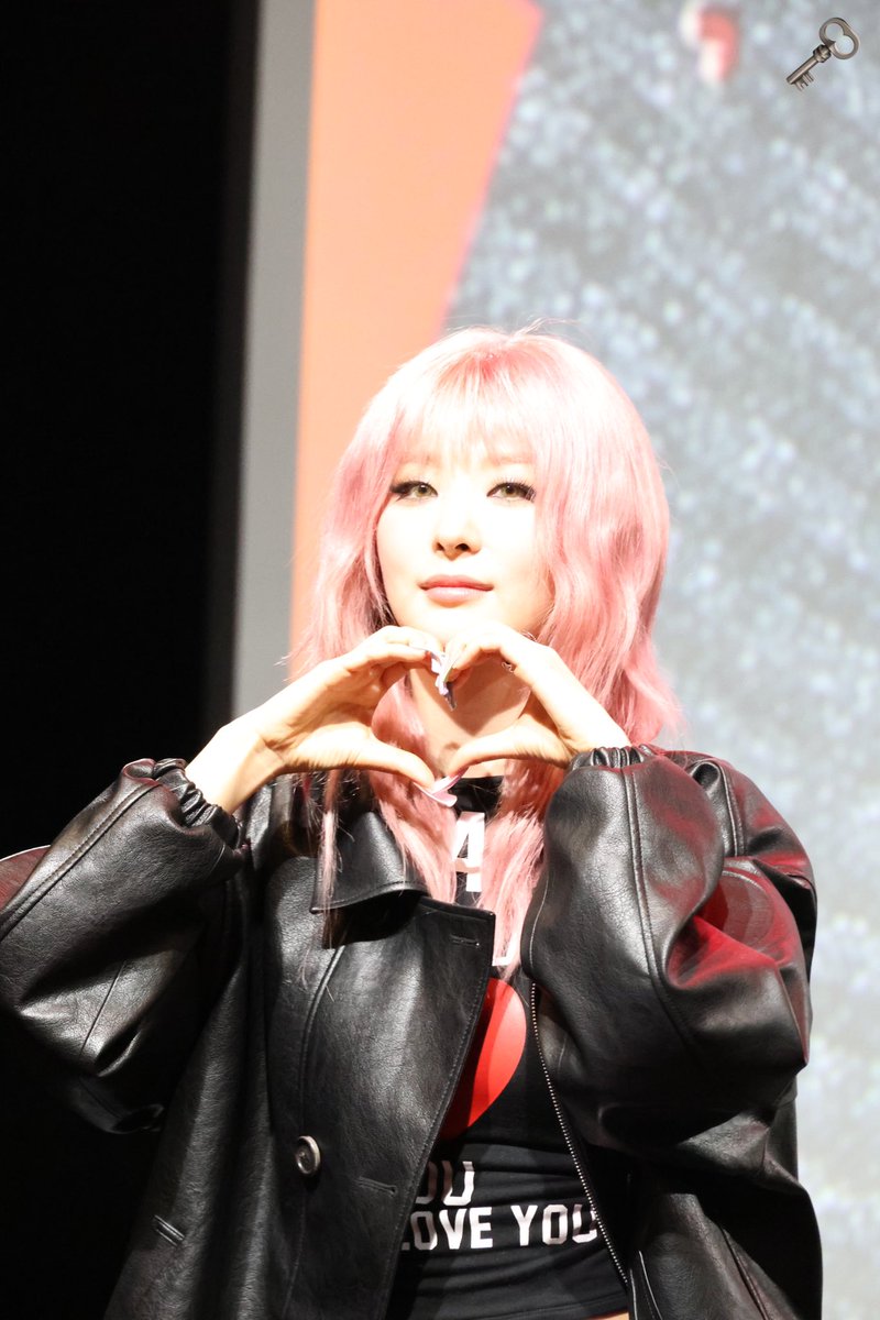 flsrha's tweet photo. 250315 슬기 음중 미팬

슬기 
#강슬기 #SEULGI 
#레드벨벳 #RedVelvet https://t.co/qzYWwsqV3w