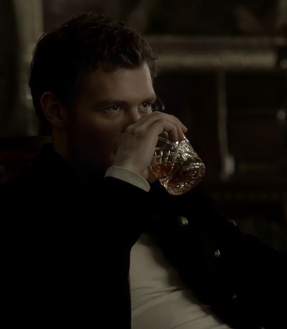 Levyy987's tweet photo. 𝐏𝐈𝐍𝐍𝐄𝐃 𝐏𝐎𝐒𝐓. [ Will Be Finished ] 

Introduction 

I'm Levi Mikaelson , Portraying The Character Klaus Mikaelson, I Have A Lot Of Ocs , But I Will Be Posting Them Through Time To Time. 
But The Limits And The Kinks Will Be Shown. https://t.co/DZwC7kuo5C
