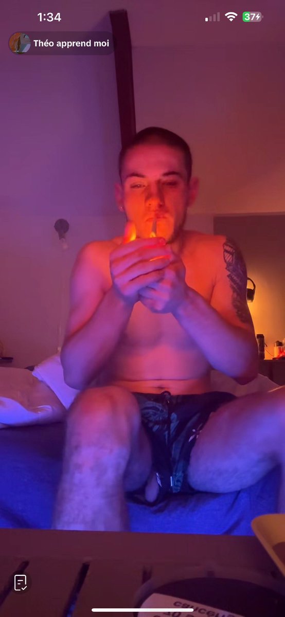 FreeballingSFV's tweet photo. #whatsinthoseshorts #bulge https://t.co/e23EOGBV8l