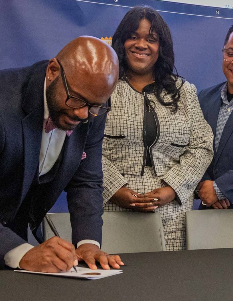 AsmMikeGipson's tweet photo. Today I led the ceremonial presentation to my constituents of four 2024 bills that are signed into law: AB 1879, 2181, 2975, 2984, and 3085. One of the most important things I can do is share this moment with the valued partners who helped us get these laws to the finish line. 💙 https://t.co/nsZdiERSWO
