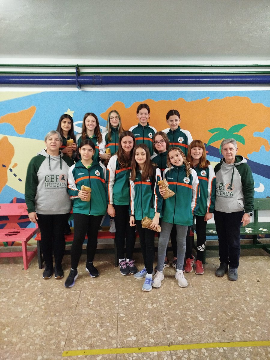 Está mañana directiva y jugadoras estudiantes del IES Pirámide han participado en el bocadillo solidario. Los beneficios serán destinados a un proyecto para financiar la estancia de alumnos de Catarroja afectados por la DANA.
#tuprovinciahuescalamagia
#apapiramide