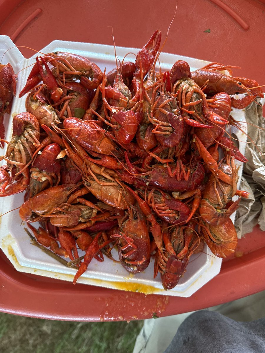 Crawfish and <a href="/WilliamCGreen/">William Clark Green</a> with <a href="/AnnasCustomCake/">Anna White</a> !