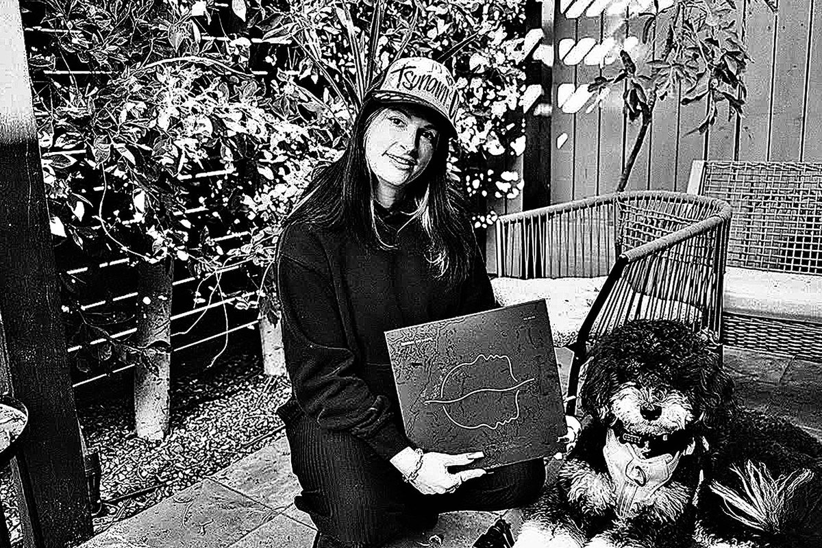 ⠀
⠀
⠀⠀⠀⠀one week of tsunami sea!! i’m beyond
⠀⠀⠀⠀proud of this record &amp; i love seeing all
⠀⠀⠀⠀of the support behind it. my sweet girl
⠀⠀⠀⠀spaghetti here says keep streaming!!
⠀
⠀