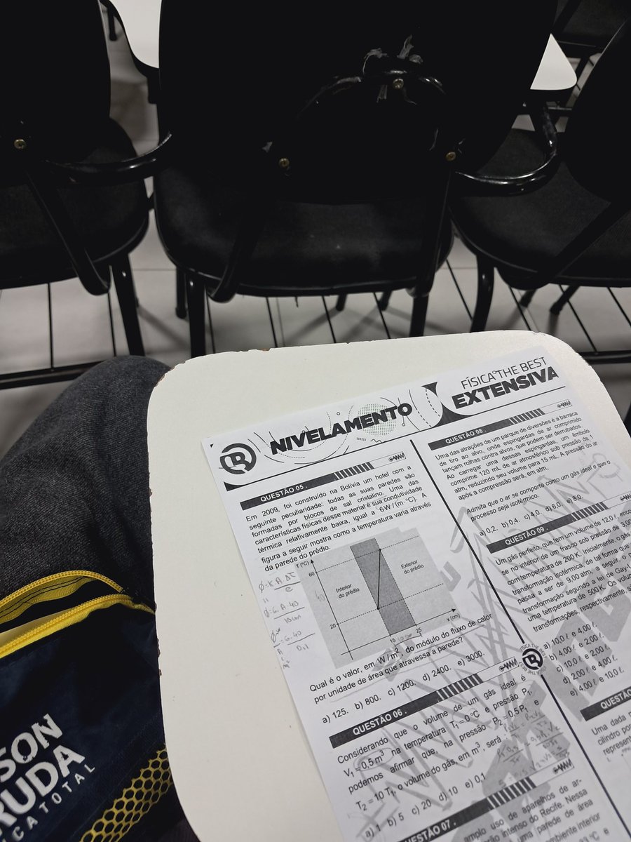 m3dstudy's tweet image. encerrando o dia com nivelamento de física 😴