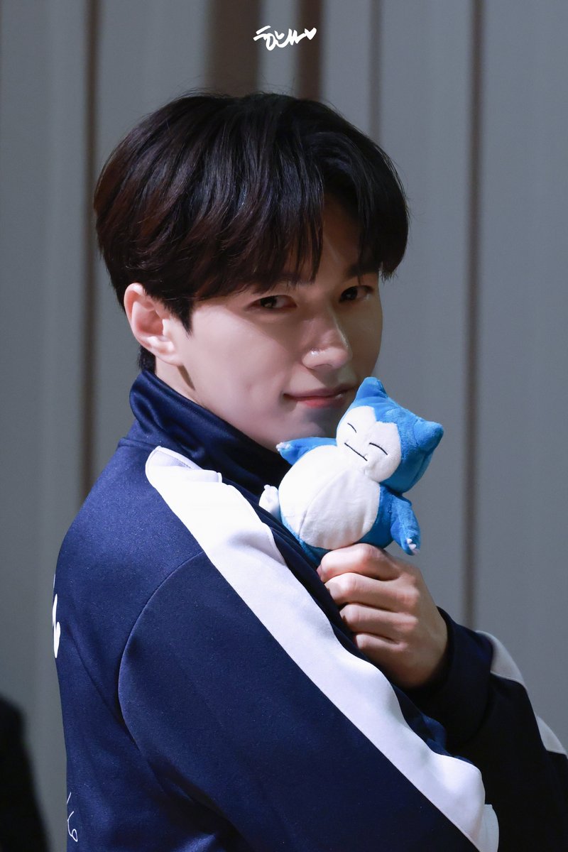 hannah_in6913's tweet photo. 250314 에버라인 everline 팬싸

잠만보님 저 여쭤보고 싶은게 있는데
혹시 저 자리를 저한테 양보할 생각은…?

#인피니트 #INFINITE
#김명수 #L #엘 #KIMMYUNGSOO https://t.co/K3fSVaTYWi