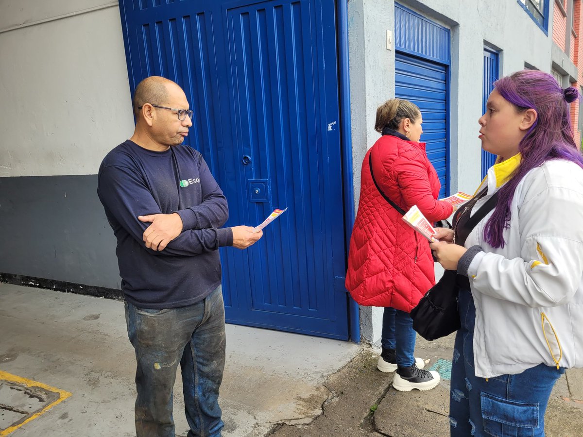 integracionbta's tweet photo. 👉Gracias a estas actividades seguimos generando confianza y cercanía con la comunidad para trabajar en conjunto en  la dignificación e inclusión social de los ciudadanos habitantes de calle.🤗🫂
#AquíSíPasa Bogotá, mi ciudad, mi casa. https://t.co/ExyoakMM8v