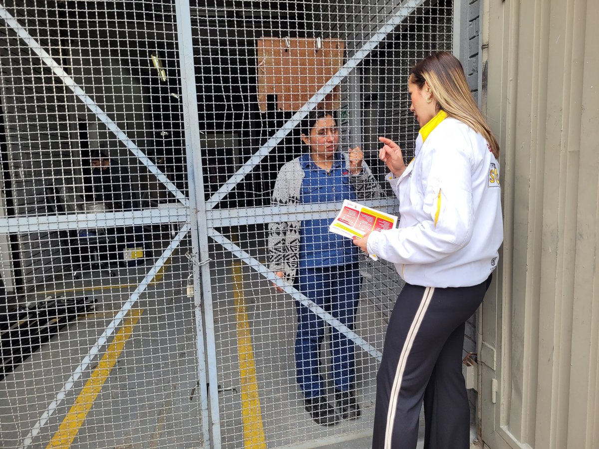 integracionbta's tweet photo. 👉Gracias a estas actividades seguimos generando confianza y cercanía con la comunidad para trabajar en conjunto en  la dignificación e inclusión social de los ciudadanos habitantes de calle.🤗🫂
#AquíSíPasa Bogotá, mi ciudad, mi casa. https://t.co/ExyoakMM8v