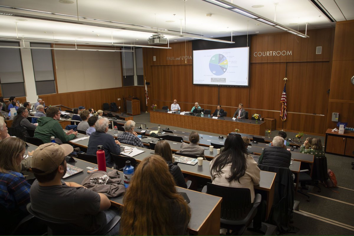 Final panel at the Environmental Law Society Symposium: <a href="/ucdavis/">UC Davis</a> Law Professor <a href="/CSElmendorf/">Chris Elmendorf</a> moderating a panel about balancing California’s housing needs with long-term sustainability. 🏠

#UCDavisLaw #KingHall